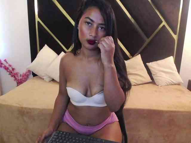 Zaara-Black webcam