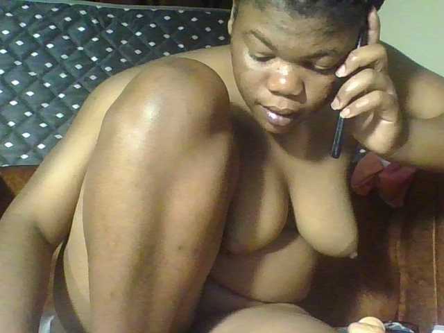 Hornycremmy09 live cam on BongaCams