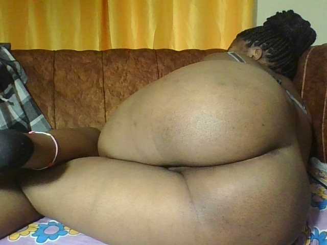 Hornycremmy09 live cam on BongaCams