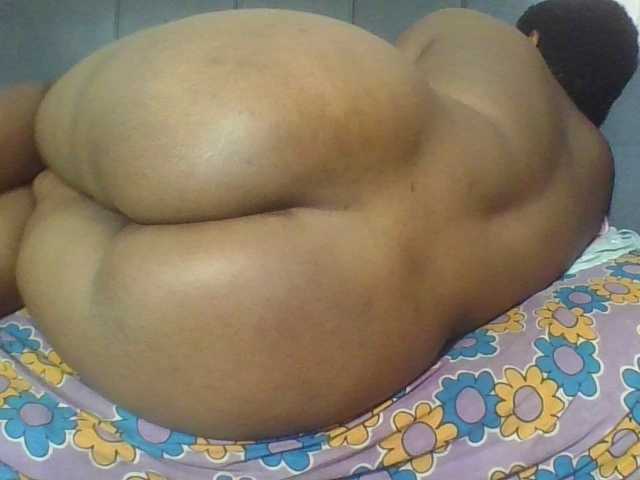 Hornycremmy09 live cam on BongaCams
