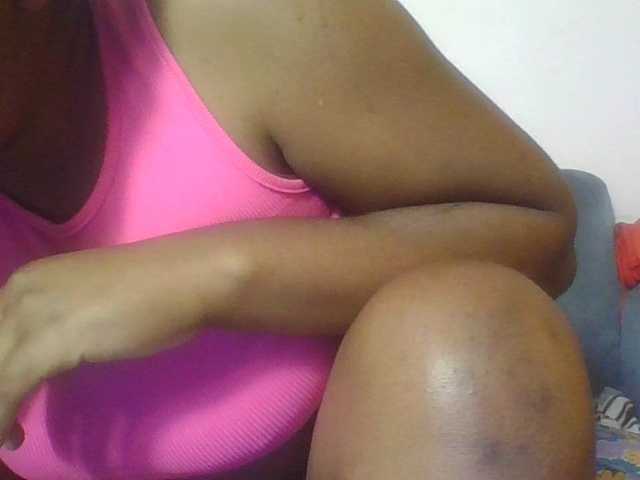 Hornycremmy09 live cam on BongaCams