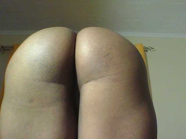 Hornycremmy09 live cam on BongaCams