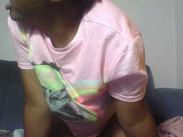 Hornycremmy09 live cam on BongaCams
