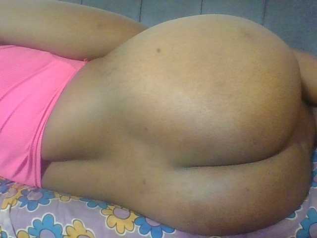 Hornycremmy09 live cam on BongaCams
