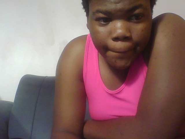 Hornycremmy09 live cam on BongaCams