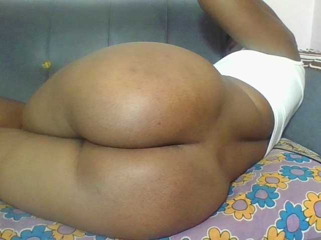 Hornycremmy09 live cam on BongaCams