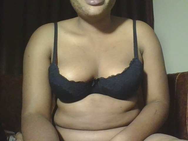 Hornycremmy09 live cam on BongaCams