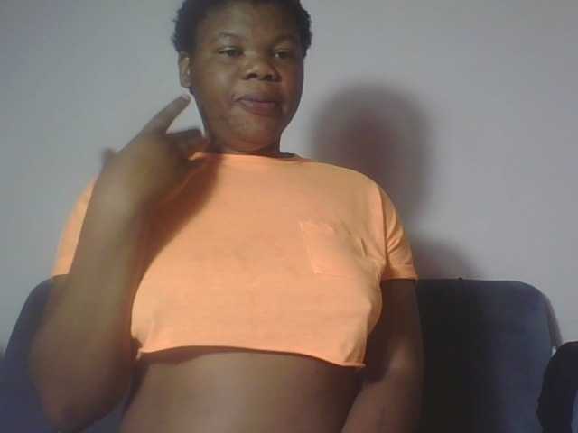 Hornycremmy09 live cam on BongaCams