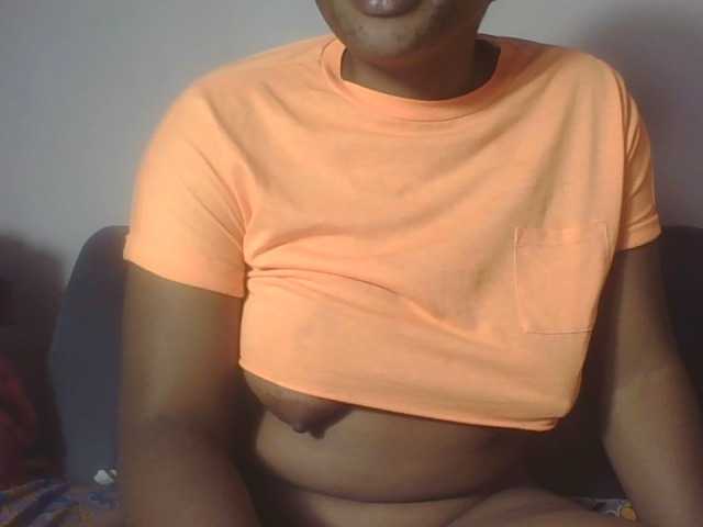 Hornycremmy09 live cam on BongaCams