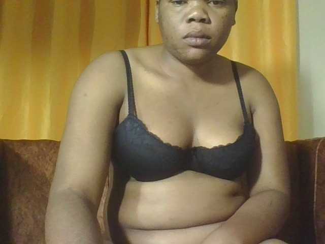 Hornycremmy09 live cam on BongaCams