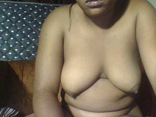 Hornycremmy09 live cam on BongaCams