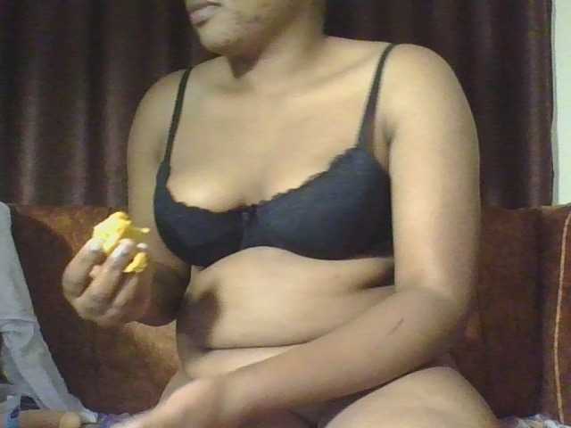 Hornycremmy09 live cam on BongaCams