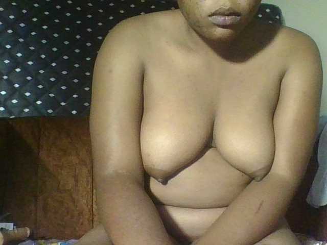 Hornycremmy09 live cam on BongaCams