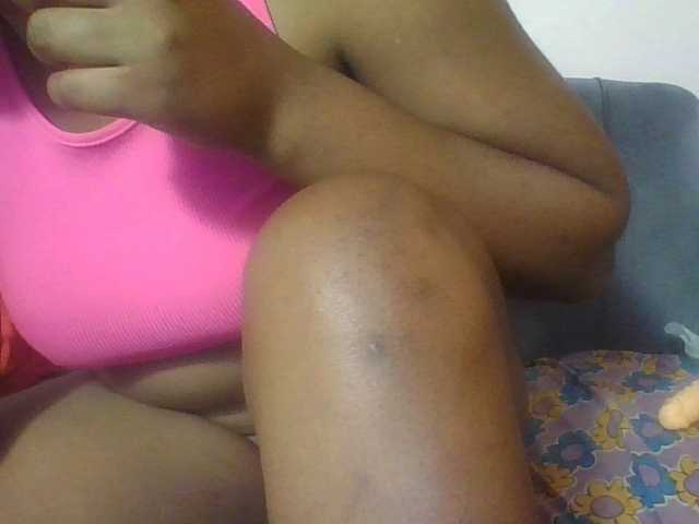 Hornycremmy09 live cam on BongaCams