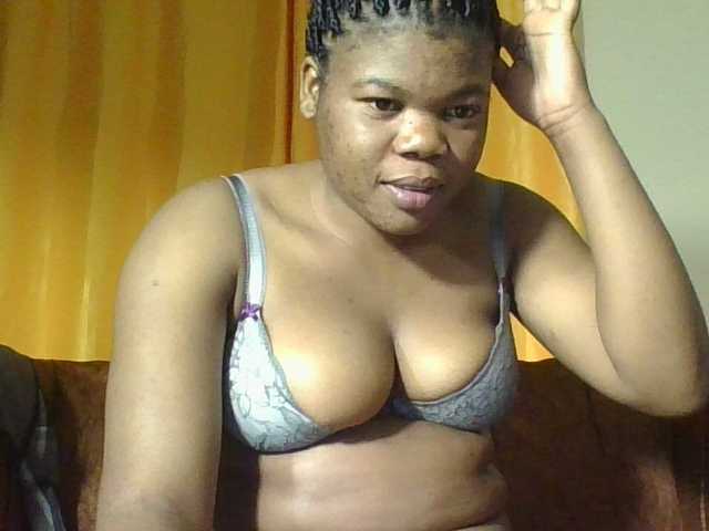 Hornycremmy09 live cam on BongaCams