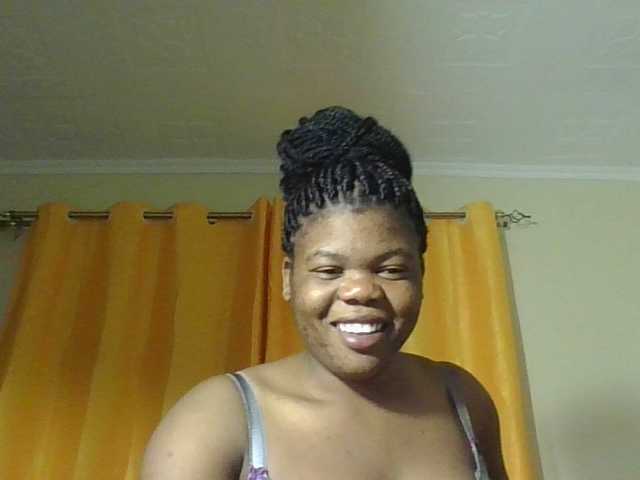 Hornycremmy09 live cam on BongaCams