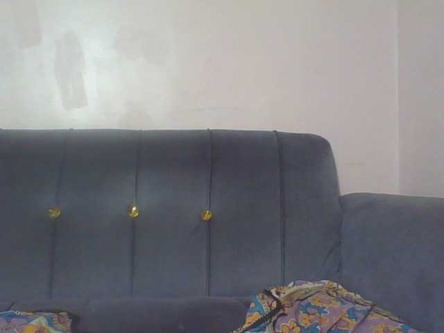 Hornycremmy09 live cam on BongaCams