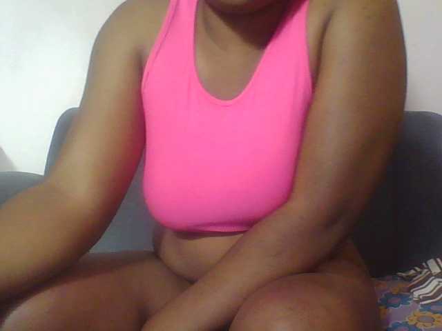 Hornycremmy09 live cam on BongaCams