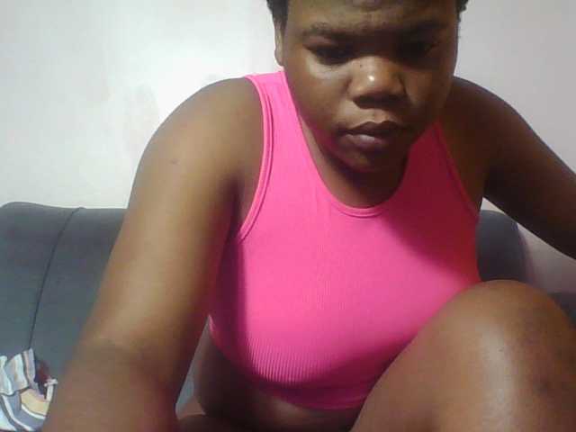 Hornycremmy09 live cam on BongaCams