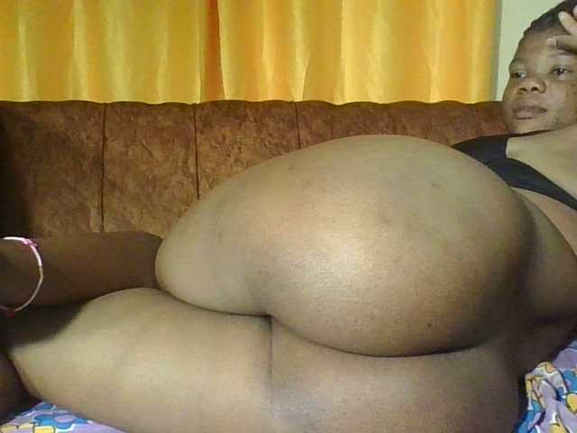 Hornycremmy09 live cam on BongaCams