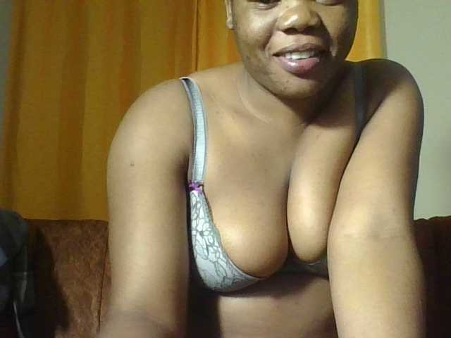 Hornycremmy09 live cam on BongaCams