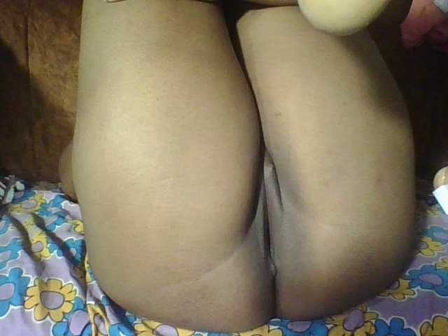 Hornycremmy09 live cam on BongaCams