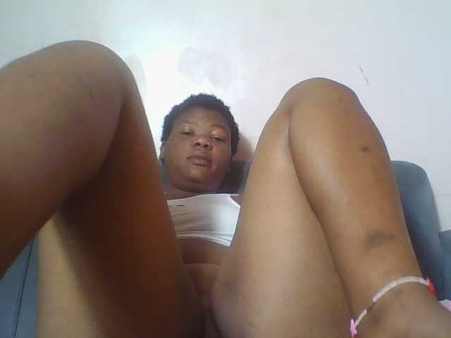 Hornycremmy09 live cam on BongaCams
