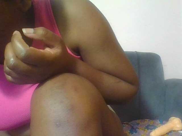 Hornycremmy09 live cam on BongaCams