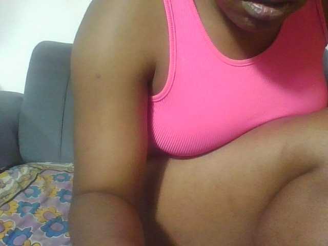 Hornycremmy09 live cam on BongaCams