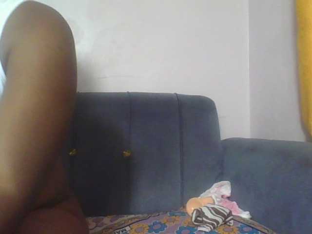 Hornycremmy09 live cam on BongaCams