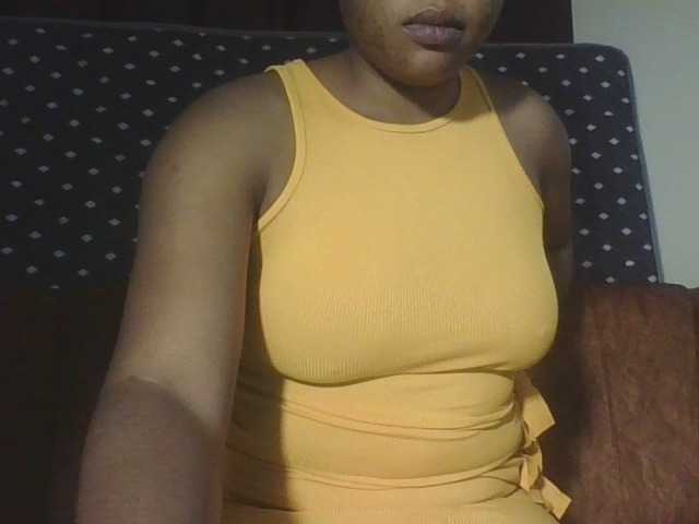 Hornycremmy09 live cam on BongaCams
