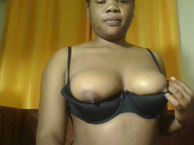 Hornycremmy09 live cam on BongaCams