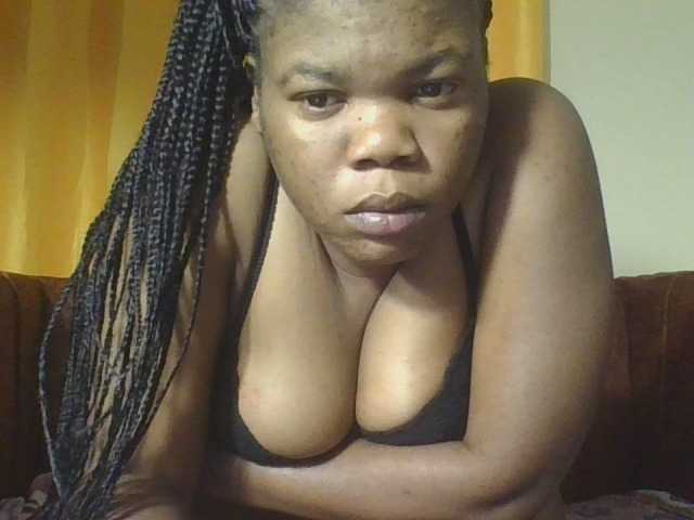 Hornycremmy09 live cam on BongaCams
