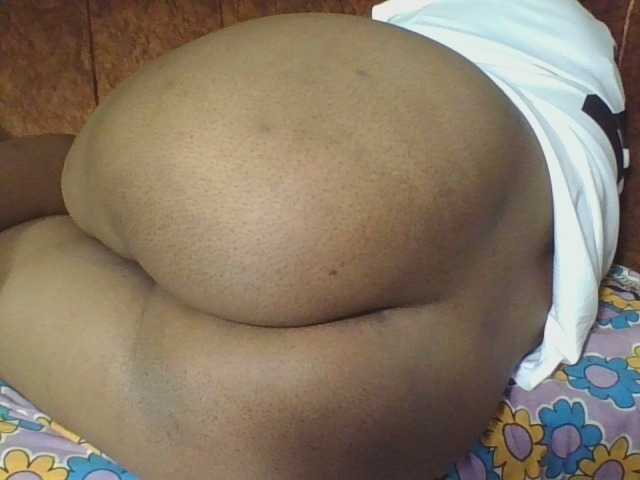 Hornycremmy09 live cam on BongaCams