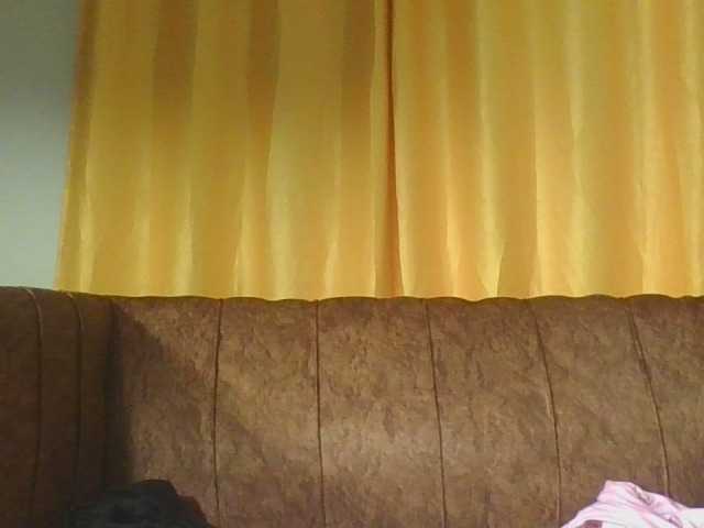 Hornycremmy09 live cam on BongaCams