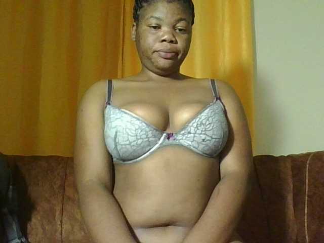 Hornycremmy09 live cam on BongaCams