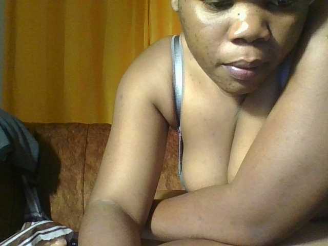 Hornycremmy09 live cam on BongaCams