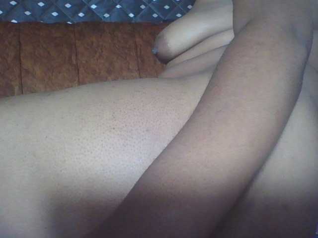 Hornycremmy09 live cam on BongaCams