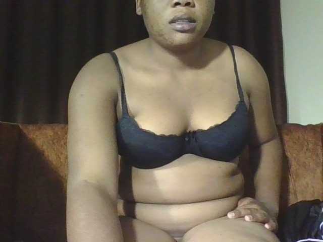 Hornycremmy09 live cam on BongaCams