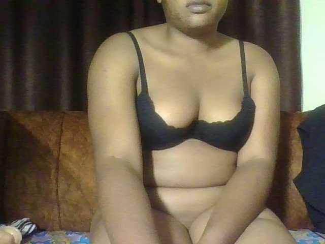 Hornycremmy09 live cam on BongaCams