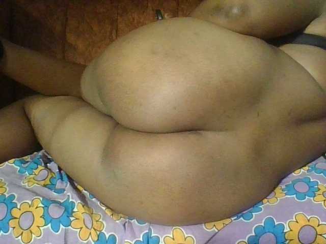 Hornycremmy09 live cam on BongaCams