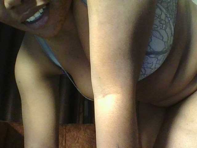 Hornycremmy09 live cam on BongaCams