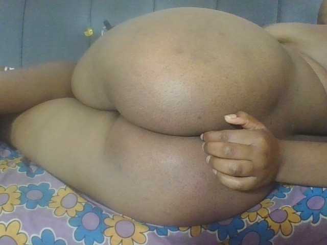 Hornycremmy09 live cam on BongaCams