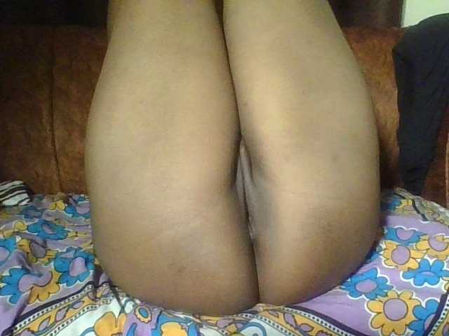 Hornycremmy09 live cam on BongaCams