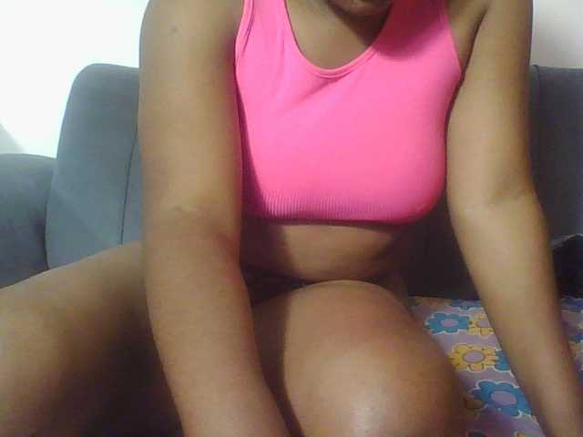 Hornycremmy09 live cam on BongaCams
