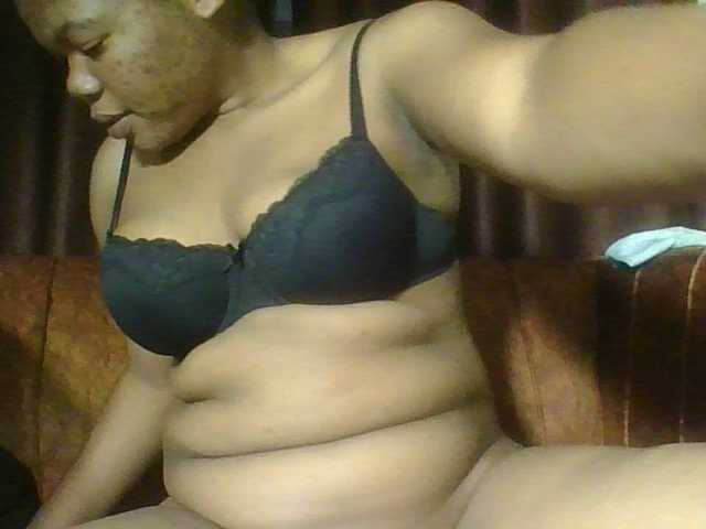 Hornycremmy09 live cam on BongaCams