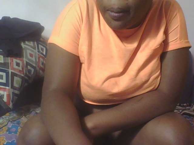 Hornycremmy09 live cam on BongaCams