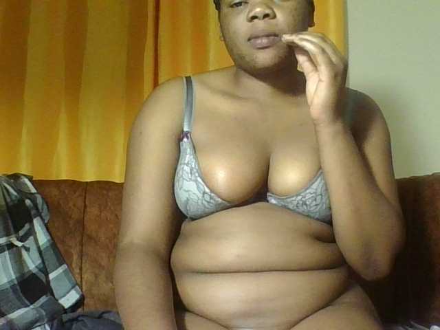 Hornycremmy09 live cam on BongaCams