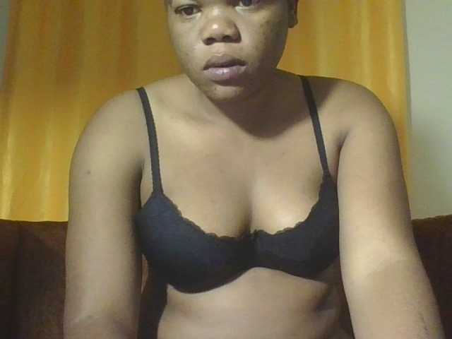 Hornycremmy09 live cam on BongaCams