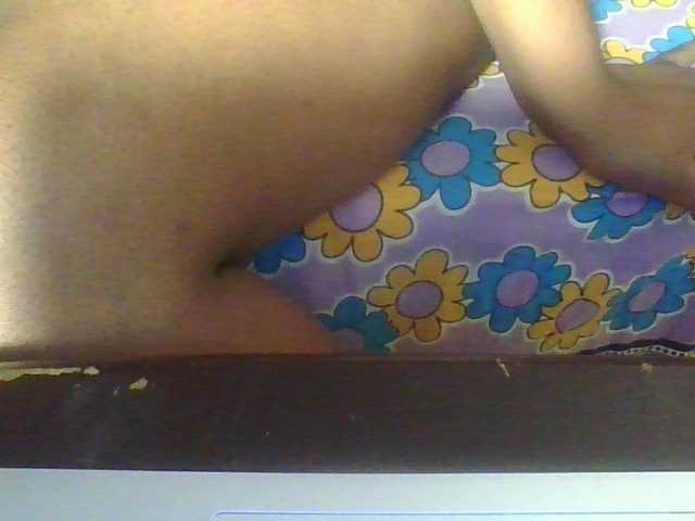 Hornycremmy09 live cam on BongaCams